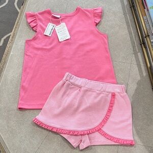 NWT Squiggles set size 4/5
Flutter sleeve top
Ruffle Skort
100% Pima Cotton